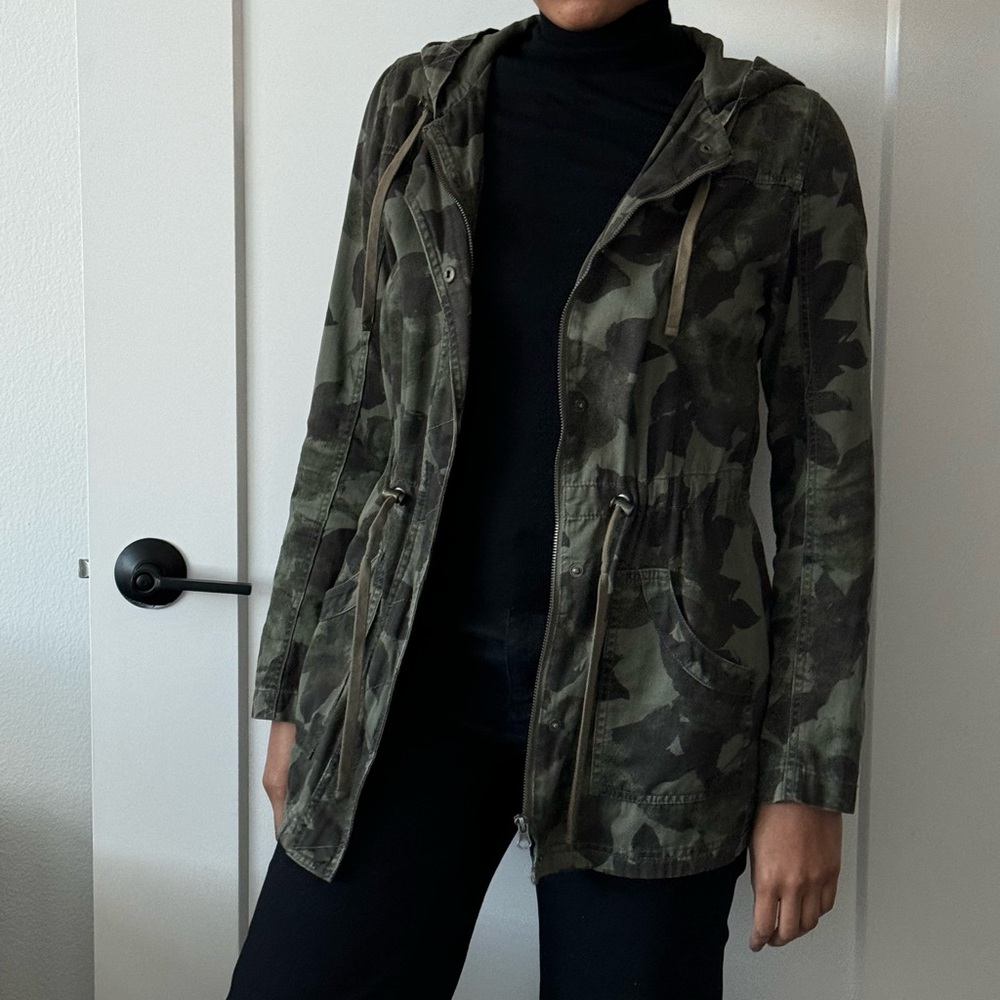 MOSSIMO Supply Co. Women's Medium Hooded Floral Camo Utility Jacket